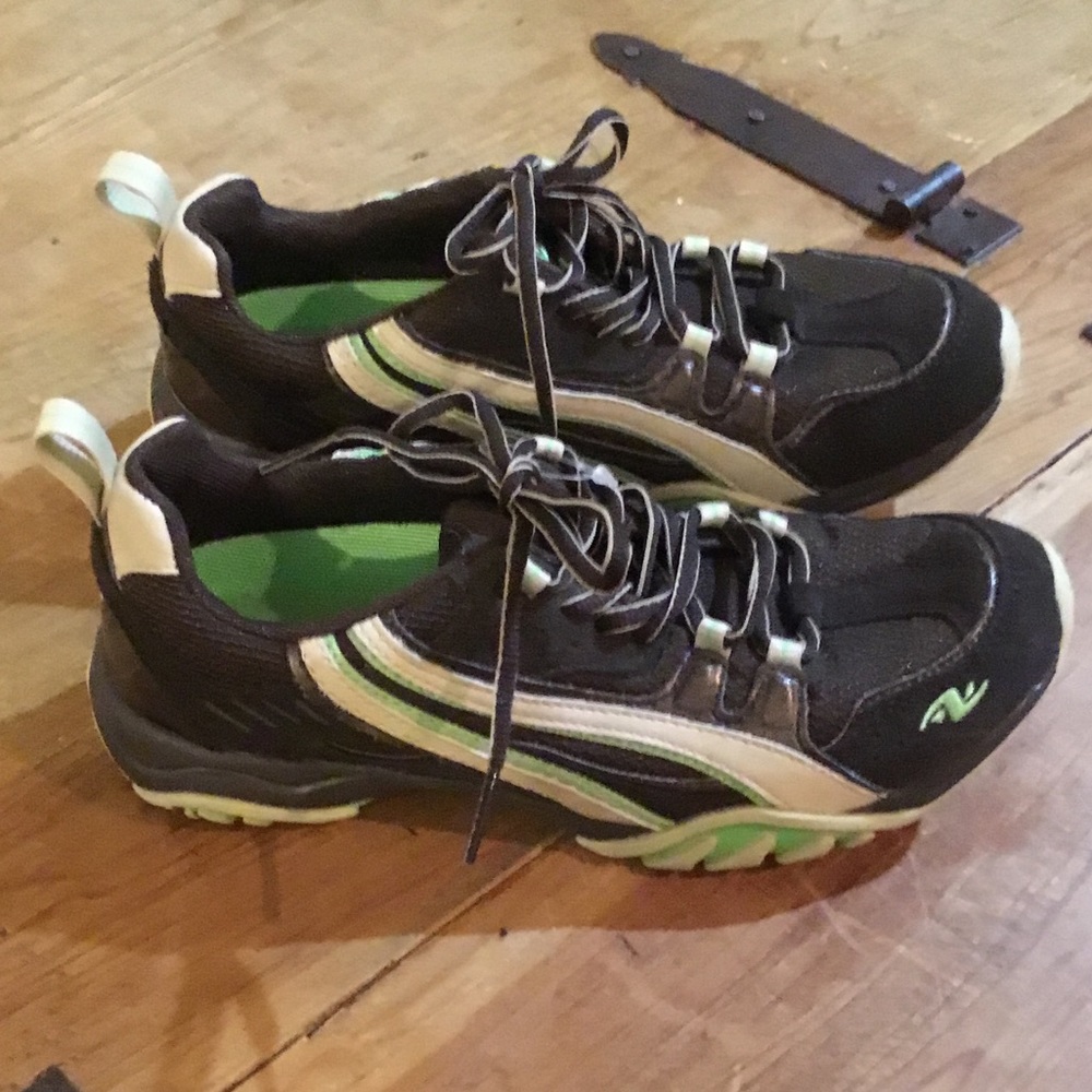 8 1/2 Athletic Works Shoes Leather Upper